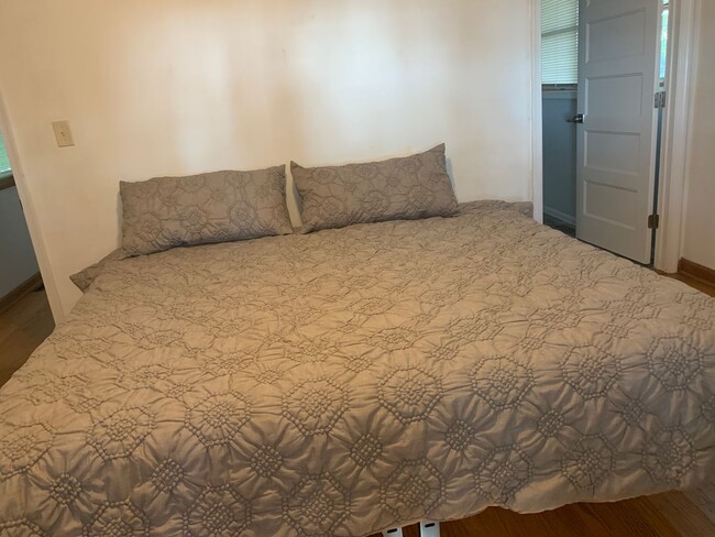 Building Photo - 3 Bedroom 2 Bath Home in Point Harbor Avai...