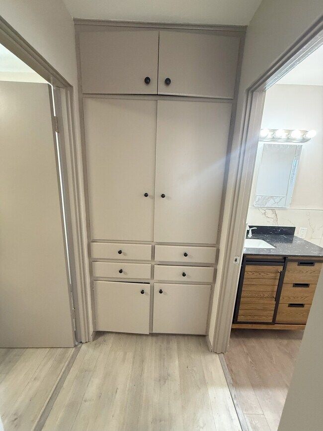 Building Photo - 519 Linwood Ave