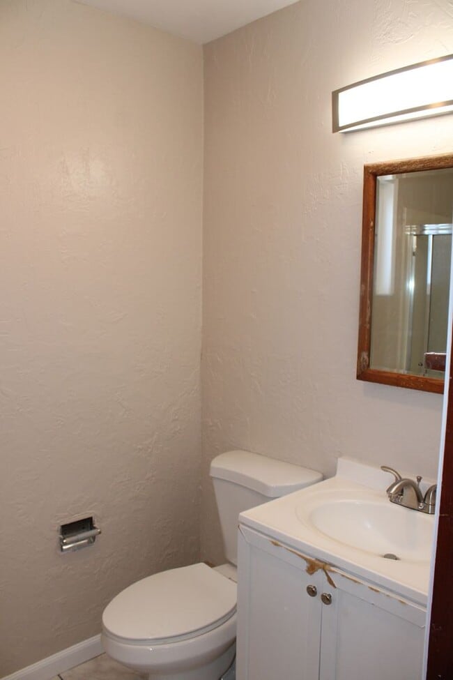 Building Photo - Three Bedroom, One Bathroom House in San P...