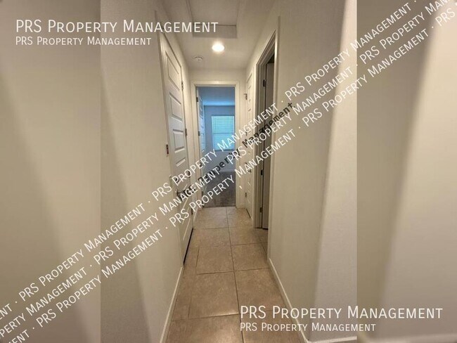 Building Photo - 2658 S Reavis Falls Rd