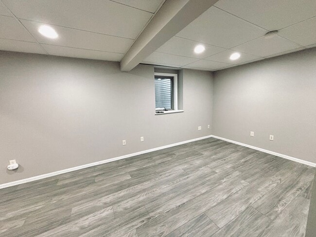 Building Photo - Stunning 4bed 2bath Home, With a Fully Fenced Yard.