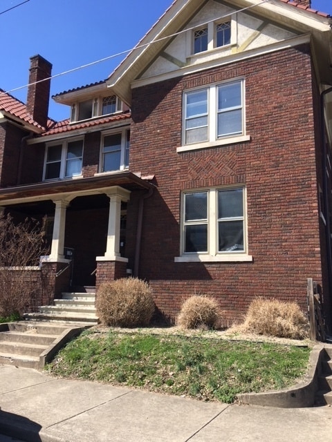 Building Photo - Three Bedroom Brick Home in the City of Charleston.