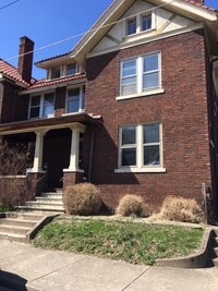 Building Photo - Three Bedroom Brick Home in the City of Charleston.