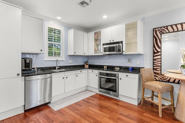 Building Photo - 75 NE 5th Ave