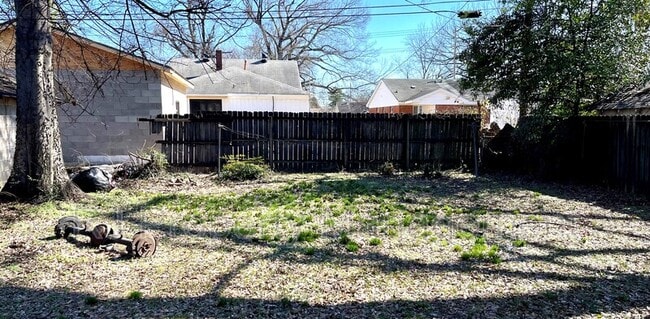 Building Photo - 1598 Marianna St