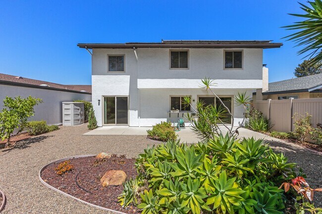 Building Photo - Spacious Home w/ Loft in Village Park!