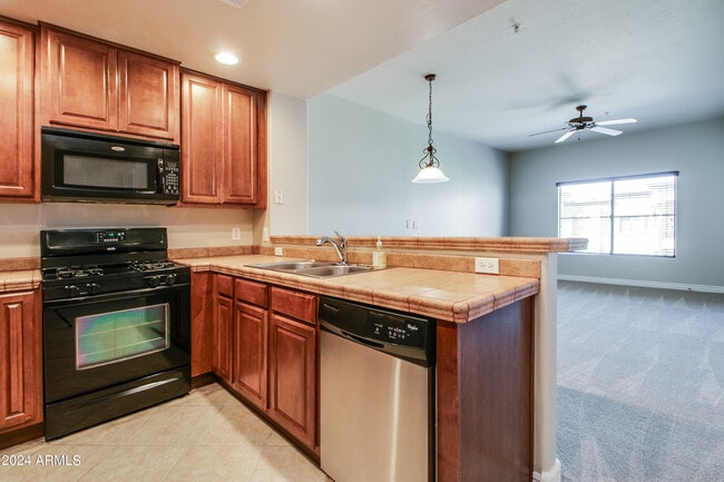 Building Photo - 5450 E Deer Valley Dr