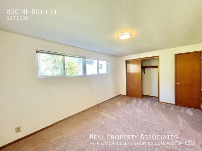 Building Photo - 850 NE 86th St
