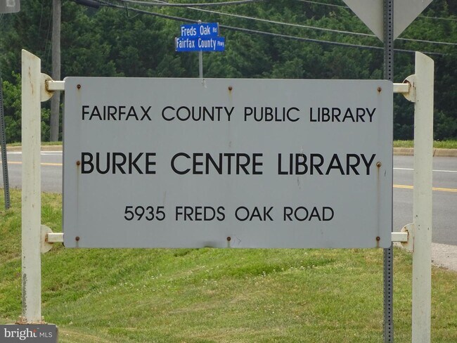 Building Photo - 5801 Cove Landing Rd