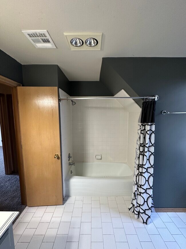 Building Photo - 6308 N Bryant Ct