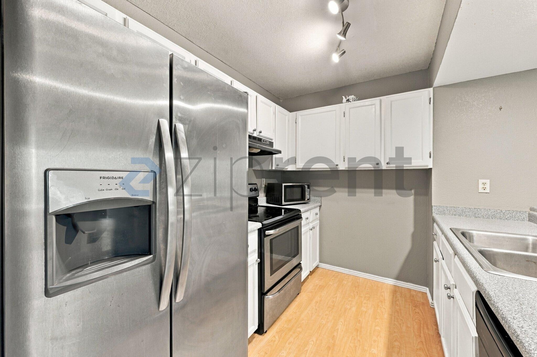 Building Photo - Unit