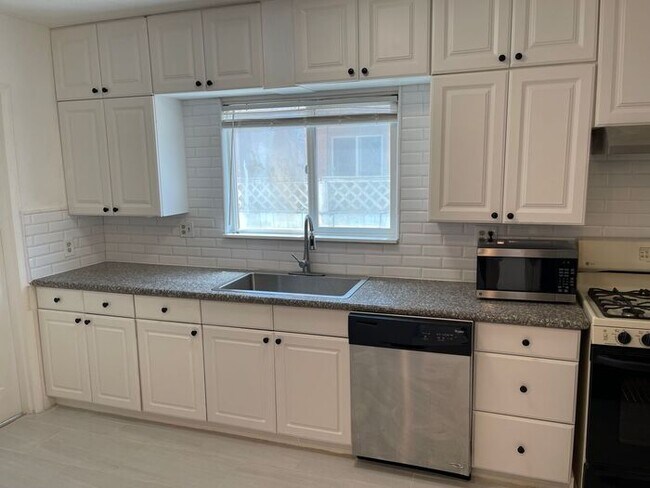 Building Photo - Coming Soon Modesto Renovated 3 Bedroom 1 ...