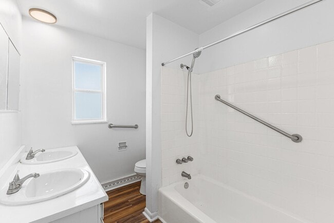 Building Photo - Charming 3-Bed Ranch with Detached Garage – Prime Upper Arlington/Columbus Area!