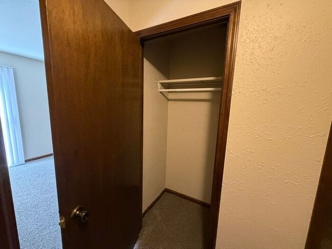 Building Photo - Townhome with a Bedroom Balcony Overlooking Lake Tapawingo