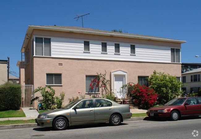 Building Photo - 100 N Flores St