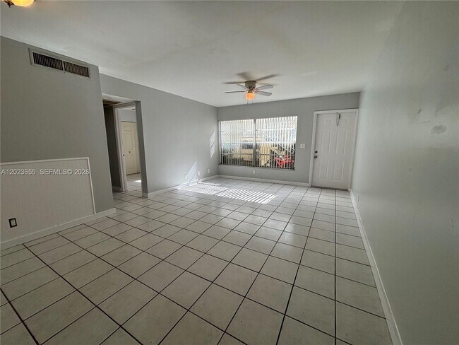 Building Photo - 11512 Royal Palm Blvd
