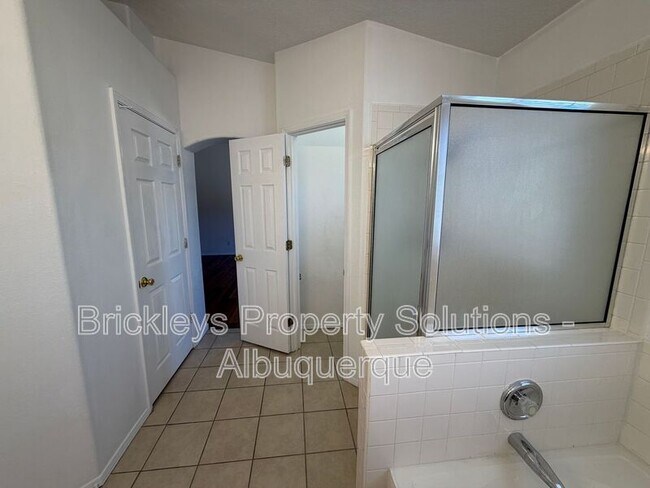Building Photo - 1405 Secret Valley Dr SW