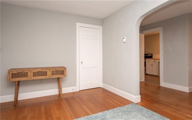 Building Photo - 118 Ruggles Ave