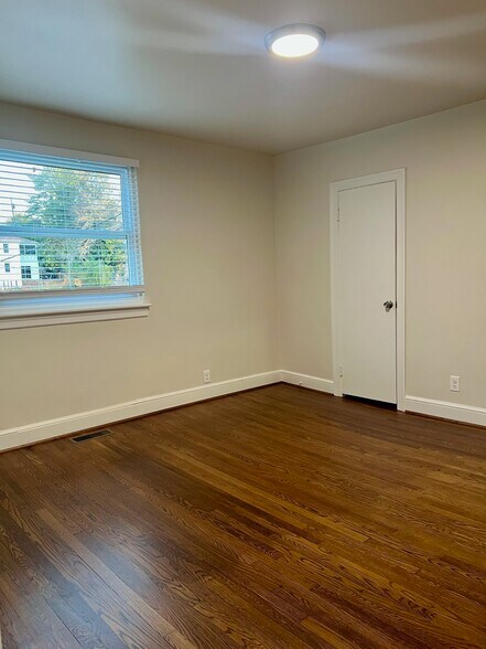 Building Photo - 3880 Peakland Pl