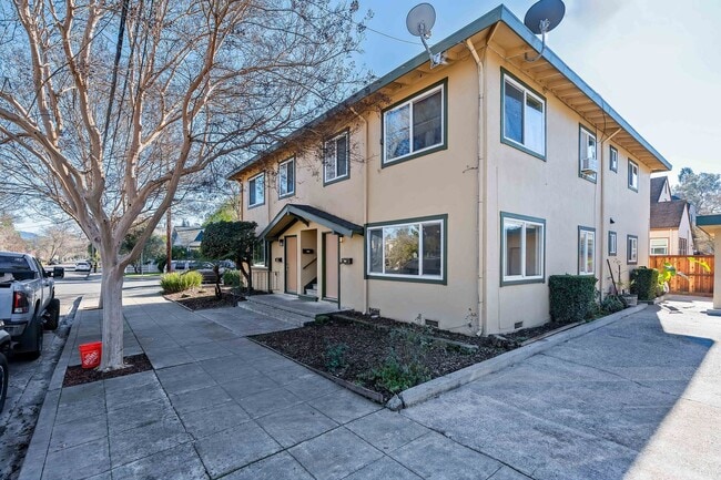 Building Photo - 1305-1321 Laurel Street