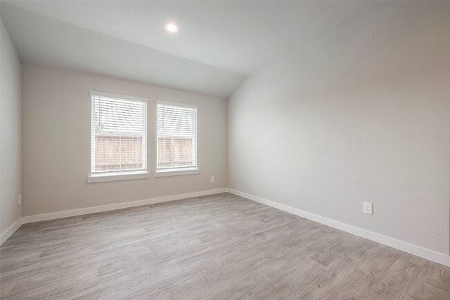 Building Photo - 2920 Gunnersbury Dr