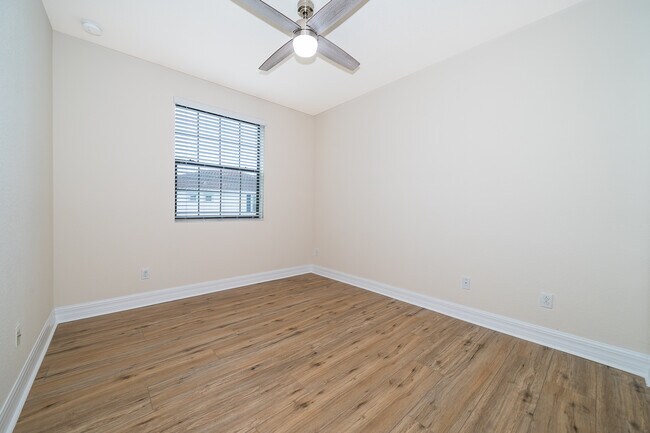 Building Photo - 10132 Eagle Creek Center Blvd