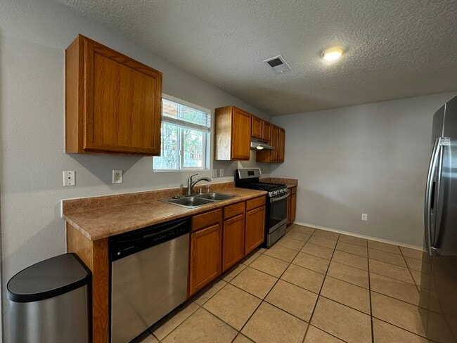 Building Photo - 10712 Stanley Dr NW