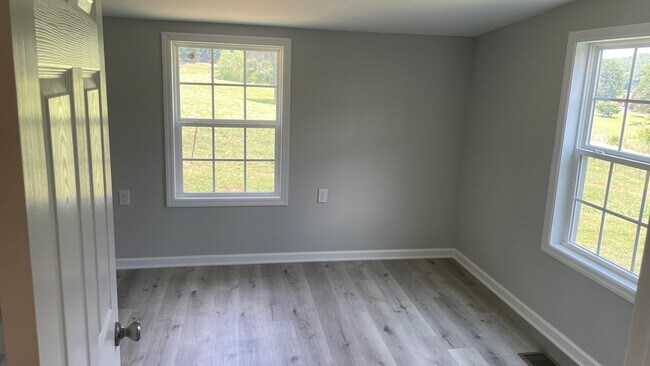 Building Photo - 323 Co Rd 166