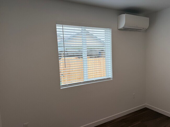 Building Photo - Brand new 3 bedroom 3 full bath townhouse in Thurston! MOVE IN SPECIAL!