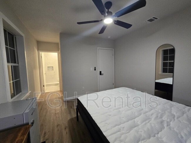 Building Photo - 12107 El Sendero St