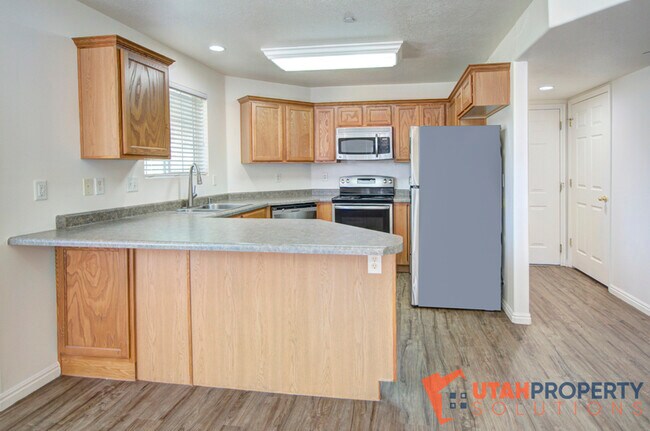 Building Photo - 2101 N Aurora Way