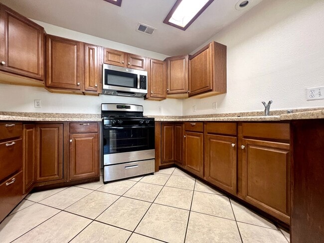 Building Photo - Spacious 3-bedroom, 2-bath condo with acce...