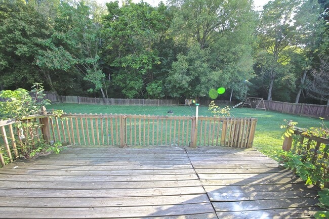 Building Photo - 876 Meadowlands Dr