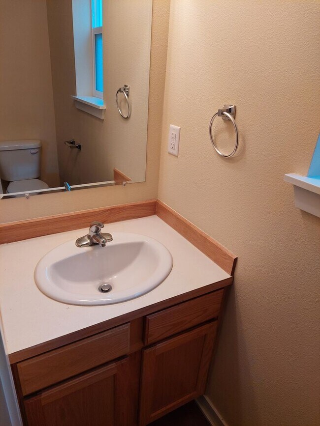 Building Photo - 2200 Greenview Cir