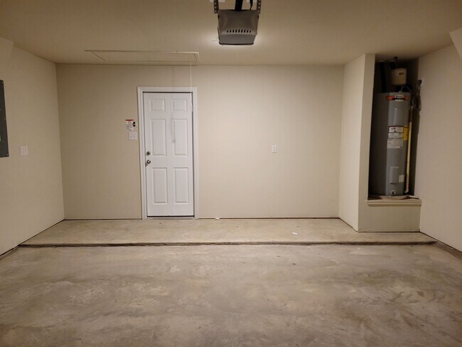 Building Photo - BEAUTIFUL YOWELL RANCH HOME!