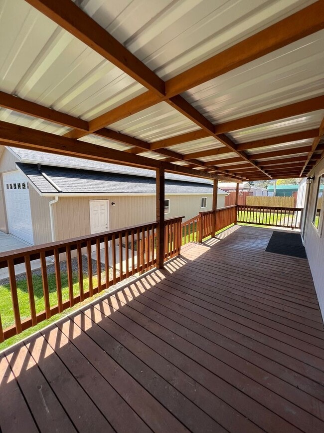 Building Photo - 3-Bedroom 2-Bathroom home with HUGE Shop in Cedar Flats