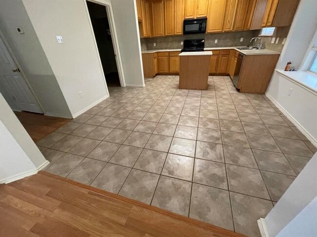 Building Photo - 2612 Tinmouth St