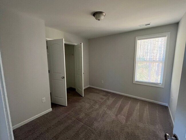 Building Photo - Leland - Newer construction house with two...