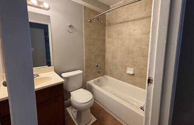 Building Photo - 550 Lowell Ave