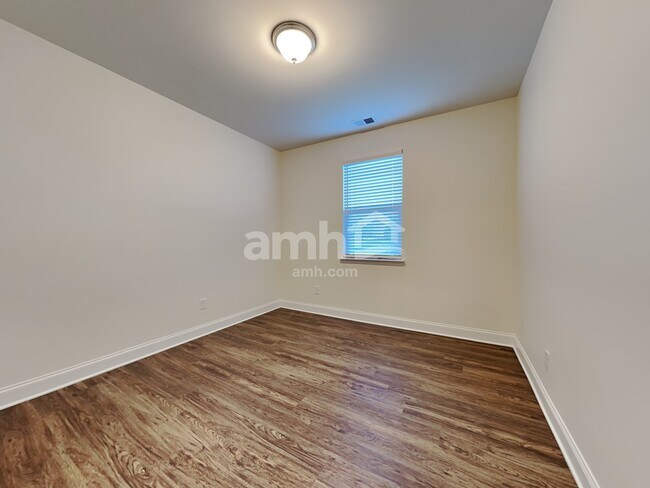 Building Photo - 5180 Hudson Vly Dr
