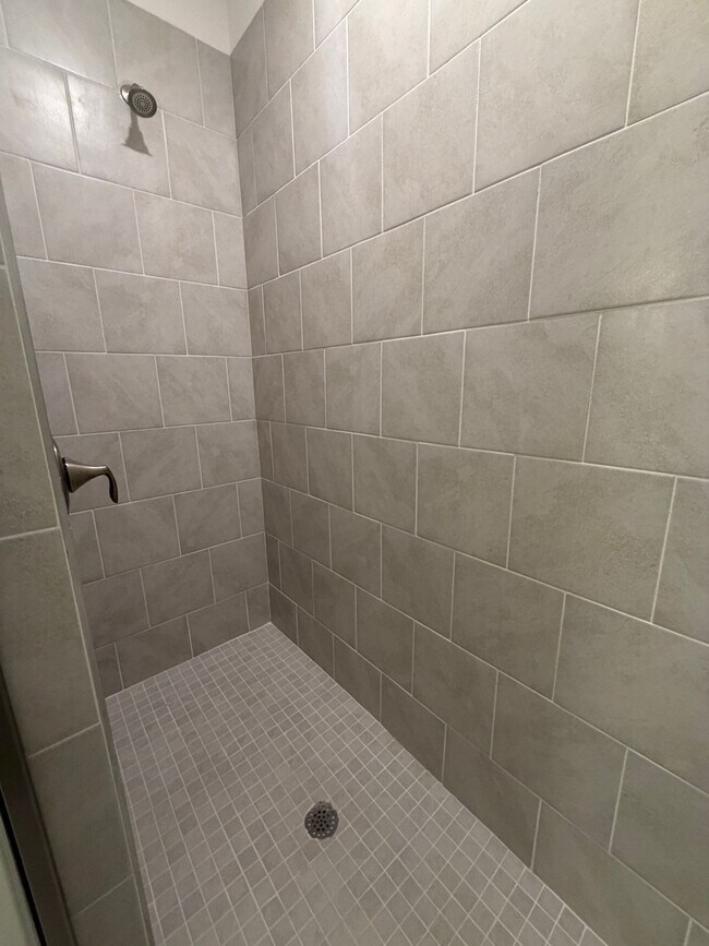 Building Photo - 16105 Badalona Dr