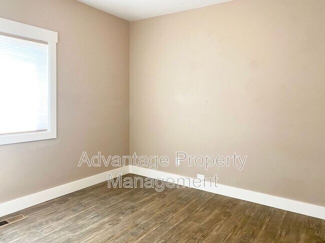 Building Photo - 122 S 21st St