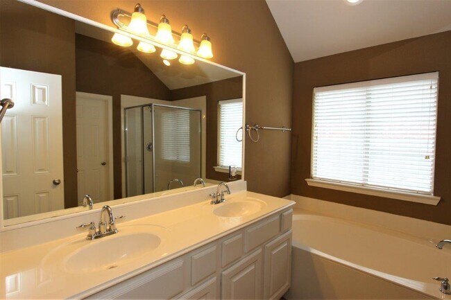 Building Photo - 8902 Peach Oak Crossing
