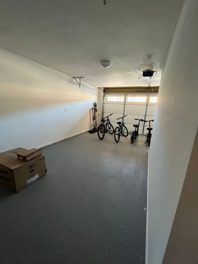 Building Photo - 3bdr 2 bth with a Bonus Room in Spring Val...