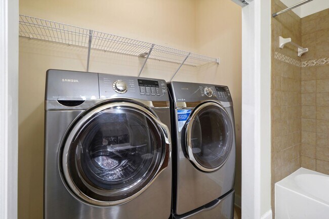 Building Photo - 3 BEDROOM, 4 BATHROOM TOWNHOME AVAILABLE MARCH 1STNOW AT SUMMERFIELD RESIDENCES AT VICTORY PROMEN...