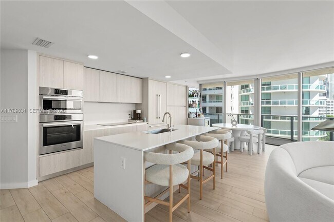 Building Photo - 488 NE 18th St