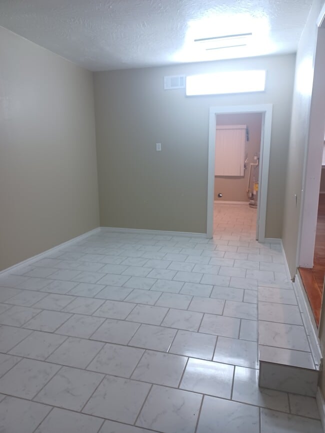 Building Photo - 208 Acoma Dr