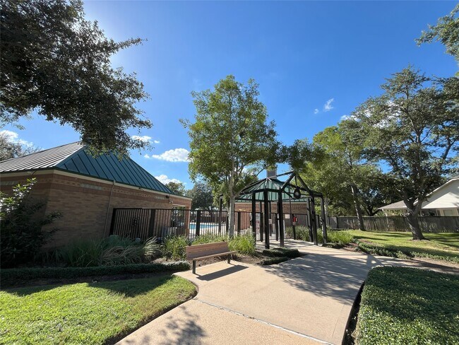 Building Photo - 2903 Surrey Trail Ln