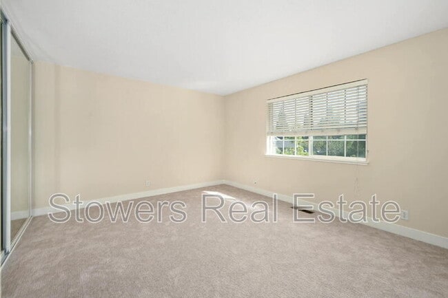 Building Photo - 1090 Livorna Rd