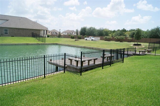 Building Photo - 24319 Bello Everett Lake Dr